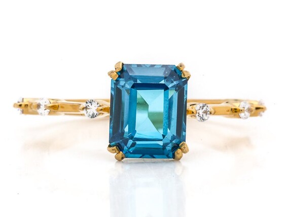 Ocean Blue Sapphire Engagement Ring Accent Diamond Ring Green