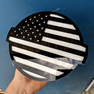 Amerikanische Flaggen-Abzeichen - Passend für 2016-2024 issan® titan® Gitter - glänzend schwarz auf weiß