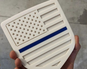 Insignia de la bandera estadounidense: se adapta a modelos Dodge® Ram® 2009-2018, portón trasero, 1500, 2500, 3500, blanco sobre blanco con línea azul fina