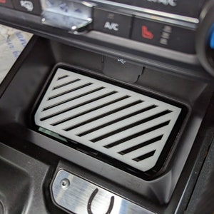 Console Storage Pocket Inlay Badge - Lines - Fits 2021+ Bronco® - Multiple Colors Available