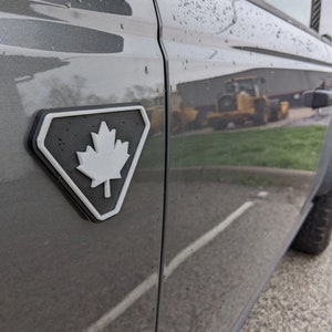 Fender Badge - Kanada Maple Leaf - passend für 2021+ Bronco® Badlands®