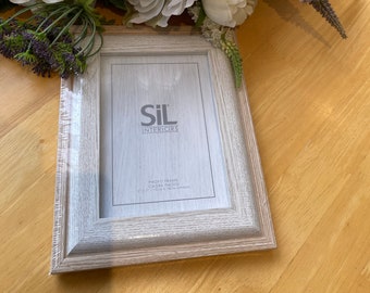 Lovely Two Tone Wooden Picture Frame  - 5" x 7" (13 cm x 18 cm)