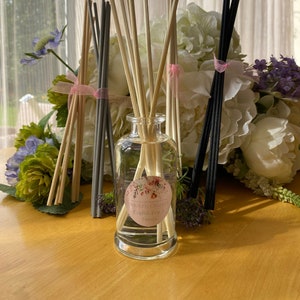 Scented Reed Diffuser: Vintage &quot;Evie&quot; Glass Bottle, 100 ml, 30+ Fragrances