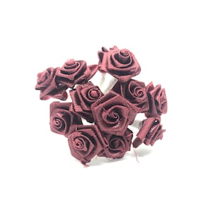 Artigianato per abbellimento di fiori artificiali con rose a nastro bordeaux