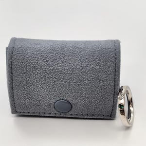 Caja de viaje para anillos hecha a mano: Soporte para guardar un solo anillo.