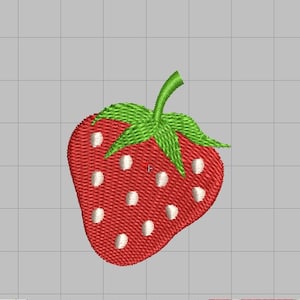 Może przedstawiać: Haftowany wzór truskawki z czerwonym korpusem oraz zieloną łodygą i liśćmi. Truskawka ma białe detale nasion. Haft znajduje się na jasnoszarym tle kratki. Odpowiedni do różnych projektów rzemieślniczych.