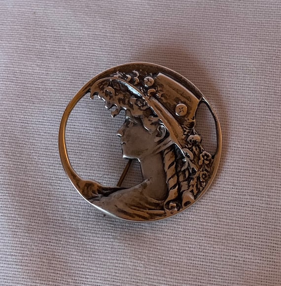 Sterling Silver Lady in Hat Brooch - image 3