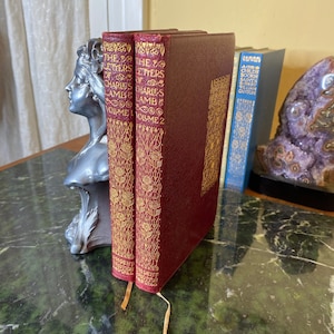 Conjunto raro de couro vermelho encadernado em dois volumes das cartas de Charles Lamb