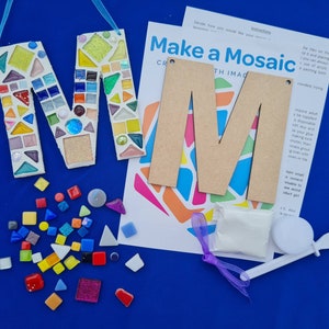 Kit de manualidades con letras en mosaico: letras colgantes, cualquier inicial, cualquier combinación de colores, manualidades para fiestas de cumpleaños
