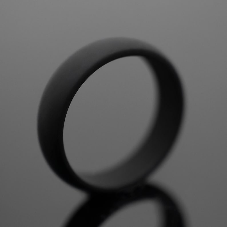 Alianza de boda de silicona negra de 6 mm / Anillo de goma unisex imagen 2