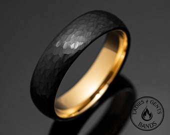 Schwarzer Obsidian-Ehering aus gehämmertem Wolfram in 6 mm Breite | Goldeinlage