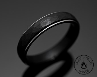 Black Obsidian Silver Tungsten Carbide Ring, Black Hammered Wedding Band for Men, 5mm width ring, Wedding Ring Gift, Tungsten Carbide