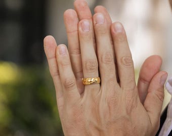 ゴールドダマスカス鋼ハンマーリング｜ユニークなメンズ結婚指輪