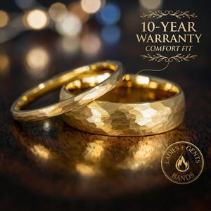 Conjunto de anillos de boda de tungsteno martillado en oro de 2 mm/6 mm para él y para ella / Conjunto de alianzas de boda minimalistas y delicadas en oro para él y para ella / Anillos de pareja de ajuste cómodo