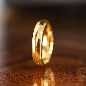 Geschliffener Gelbgold/Hartmetall Ring in 4 mm Breite, ein echter Hingucker für Sie und Ihn