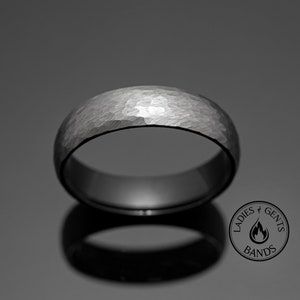 Juego de anillos de boda estilo obsidiana de plata martillada para él y para ella, bandas activas de tungsteno negro de 2 mm/6 mm imagen 3