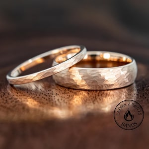 Trouwringenset van gehamerd wolfraam in roségoud, 2 mm en 6 mm | Actieve ringen van 2 mm/6 mm | Trouwringenset van roségoud | Trouwringen van roségoud