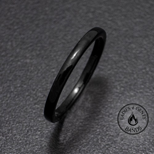 Anillo de tungsteno negro liso, estilo obsidiana, diseño abombado de 2 mm, alianza de boda, compromiso o aniversario