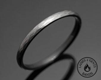 Silber Obsidian-Stil Wolframring gehämmert , 2mm Runde Kuppel Design, Ehering, unisex Verlobungsring