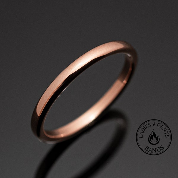 Aliança de casamento feminina em tungstênio polido na cor ouro rosa, 2 mm | aliança em ouro rosa, aliança de casamento feminina em ouro rosa, anel em ouro rosa, aliança de noivado em ouro rosa