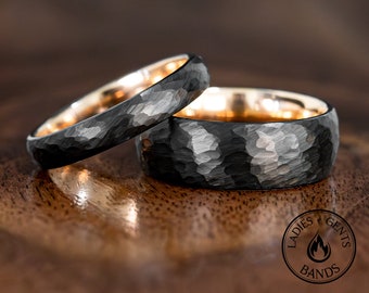 4mm/8mm Hammered Obsidian Rose Gold Tungsten Wedding band Set His and Hers, Black Hammered wedding ring set