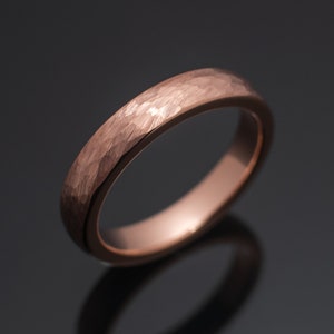 Fede nuziale in tungsteno martellato in oro rosa* da 4 mm, fede nuziale unisex