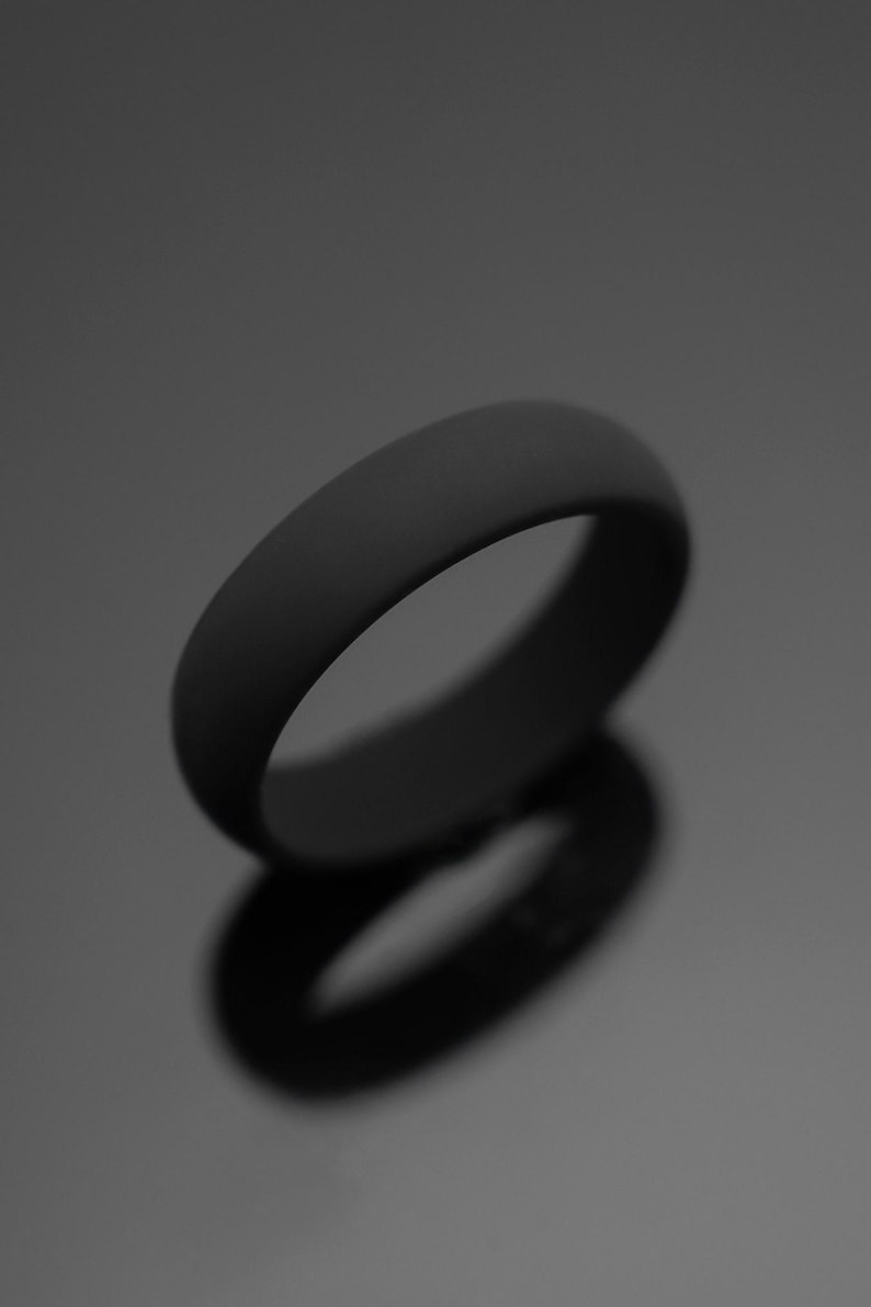 Alianza de boda de silicona negra de 6 mm / Anillo de goma unisex imagen 4