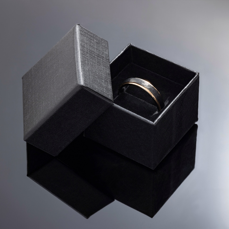 Schwarzer Obsidian Roségold Wolframkarbid Ring, Schwarz gehämmerter Ehering für Männer, 5mm breiter Ring, Ehering Geschenk, Wolframkarbid, Bild 7