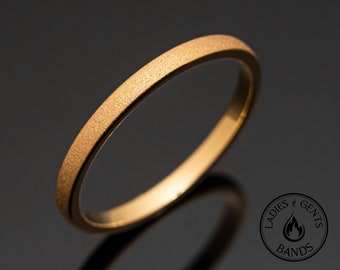 2mm Gelbgold Sandgestrahlt Wolframcarbid Unisex Band für Sie oder Ihn