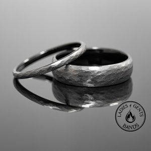 Juego de anillos de boda estilo obsidiana de plata martillada para él y para ella, bandas activas de tungsteno negro de 2 mm/6 mm imagen 6