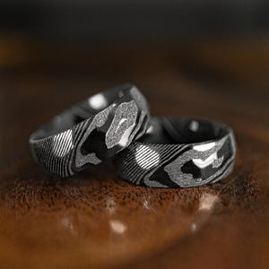 Black Damascus Steel Hammered Ring | Unique Mens Wedding Band Black Steel 8mm Ring