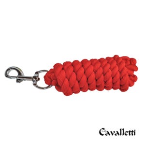 Op de afbeelding: Een felrode gevlochten touw met een zilverkleurige metalen sluiting. Het touw is dik en stevig. De afbeelding bevat het woord "Cavalletti" in een gestileerd lettertype, wat waarschijnlijk een merknaam is.