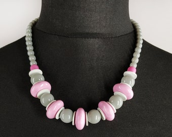 Vintage mod bead necklace in pink and gray, plastic beaded necklace from the 70s