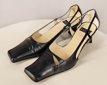 Square toe vintage shoes, medium heel black leather 80s shoes by Sandro Vicari