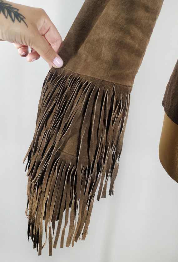 Vintage suede leather jacket with fringe sleeves - image 5