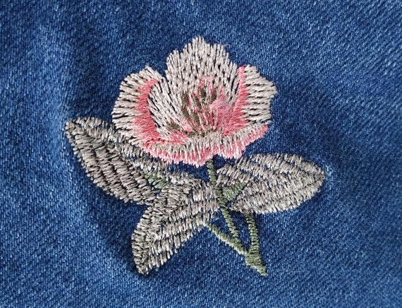 Vintage blue jeans with floral embroidery - image 6