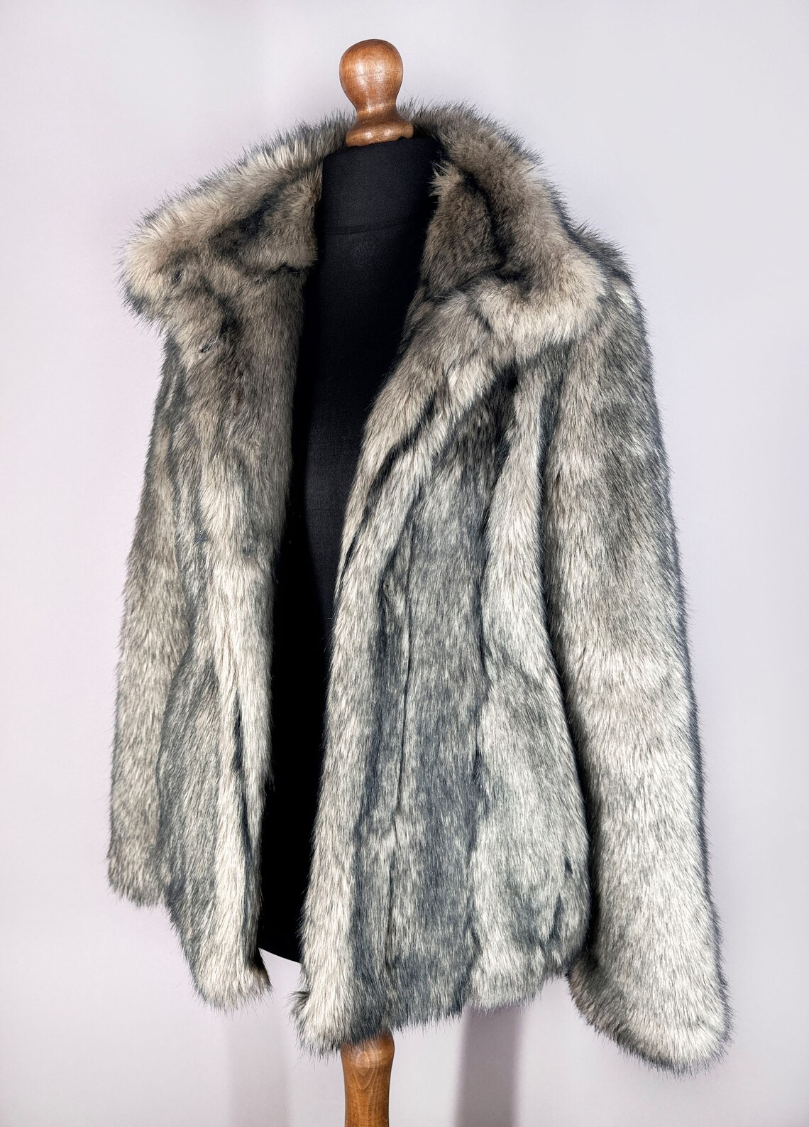 Vintage 2000’s white faux fur jacket