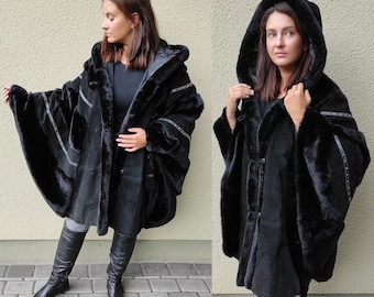 Vintage suede leather cape coat with faux fur, plus size hooded poncho, black studded 90s jacket