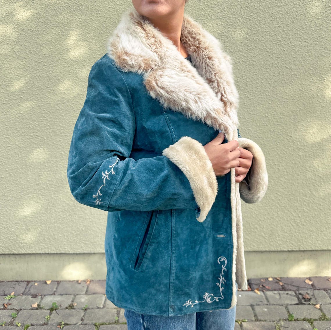 Suede leather embroidery jacket, vintage penny lane jacket, 90s short bohemian coat with faux fur, Foto 2 von 5