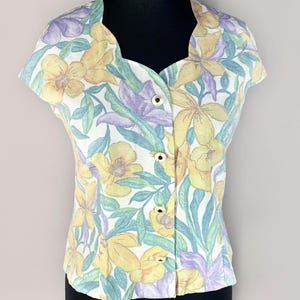 Vintage pastel floral blouse, 80s mod women&#39;s short sleeve blouse, scallop neckline top