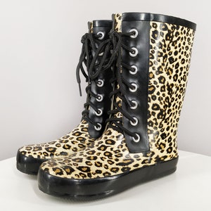 Vintage rain boots in leopard print, women's wellington boots with lacing, lace-up 90s wellies in animal print