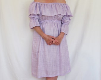Vestido boho campesino con hombros descubiertos. color lavanda. Algodón suave. Coqueto vestido de verano.