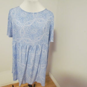 Loose Fit Short-Sleeved Rayon Light Patterned Dress