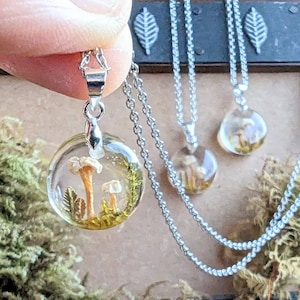1.5×1.5cm circle real mushroom resin necklace. 304 Stainless steel cable chain necklace. Mushroom jewellry.