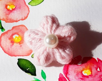 Light pink mini Flower brooch, crochet Flower pins, crochet brooch pin, Clothes decor brooch, Mothers day gift, Gift for mom, Mini gift