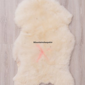 NaturaI Sheepskin With SMALL DEFECTS 100% Sheepskin under the cat's and dog SALE, schaffell Hygge