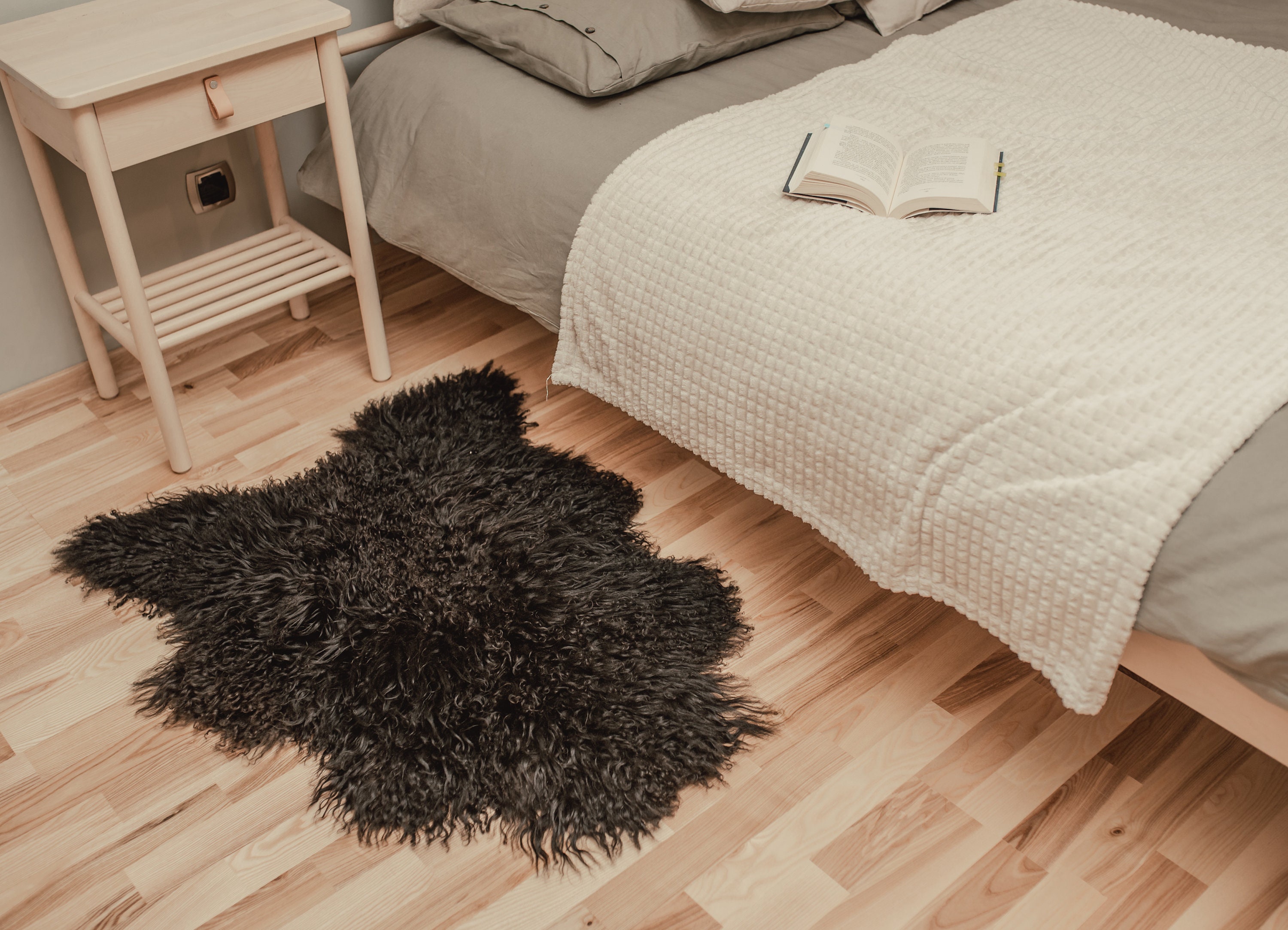 Curly Sheepskin Black Icelandic Rugs Amazing Sheepskin Sheep Skin ...
