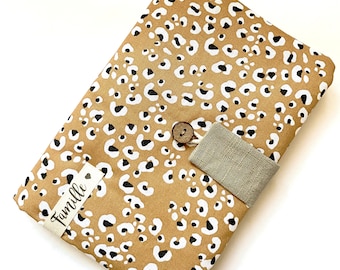 Family passport pocket. Graou leopard print