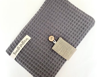 Pochette familiale pour passeports. personnalisée. Nid d’abeille gris foncé