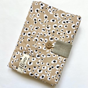 Housse, Pochette, Etui ouatiné et personnalisé léopard sable pour liseuse numérique format 6 ou 7 pouces